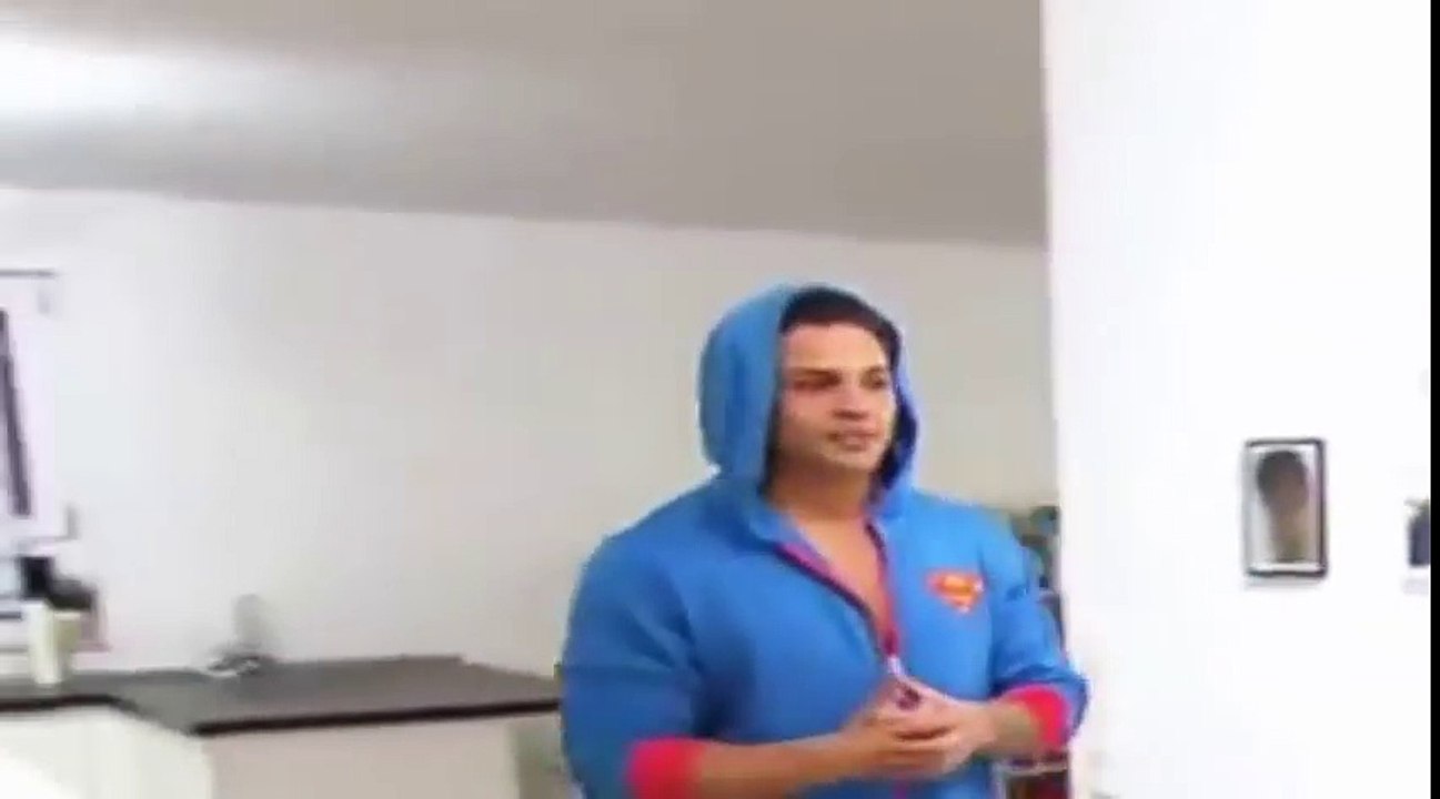 Holly ZIEHT bei CHICO ein!❤.mp4 - Lustige Videos