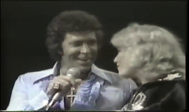 Tom Jones & Tanya Tucker - Help Me Make It Through the Night