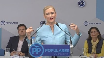 Cifuentes dice que es víctima de una "cacería" por levantar las "alfombras" de la corrupción