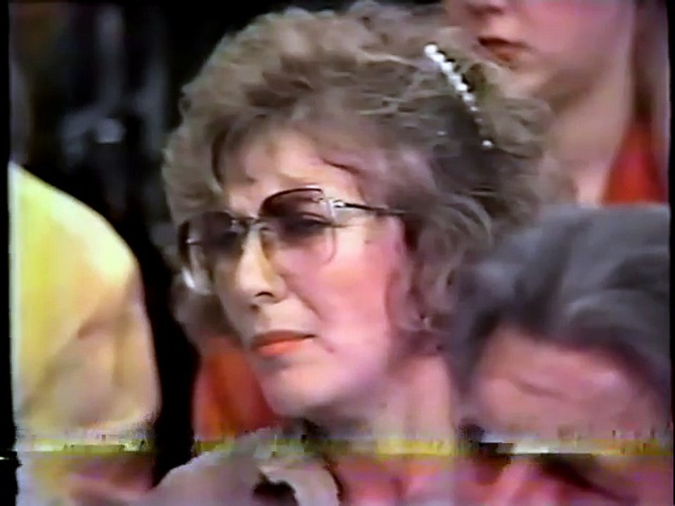 ELVIS IS ALIVE 1990 Geraldo show Joe says ...and that 's how Elvis feels about this situation.(3)(0)