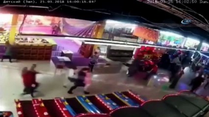 - 64 kişinin öldüğü yangının başlama anı ve yaşanan panik kamerada