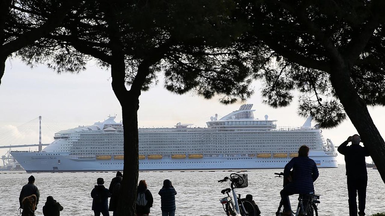 Weltgrößtes Kreuzfahrtschiff auf Jungfernfahrt