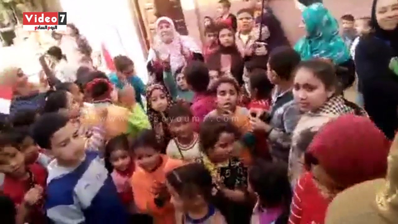 أطفال المنوفية يرددون أغنية "الله يحميك يا جيشنا" أمام اللجان