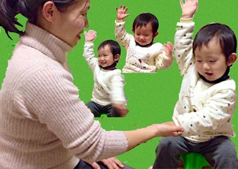 ママと手遊びで大喜び♪ 2歳のスティーブ  ★Play with an intellectual tool★