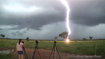 La foudre frappe très fort et très pret - Darwin Australia