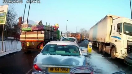 HOW NOT TO DRIVE A SEMI TRUCK, TRUCK CRASH COMPILATION MARCH 2018