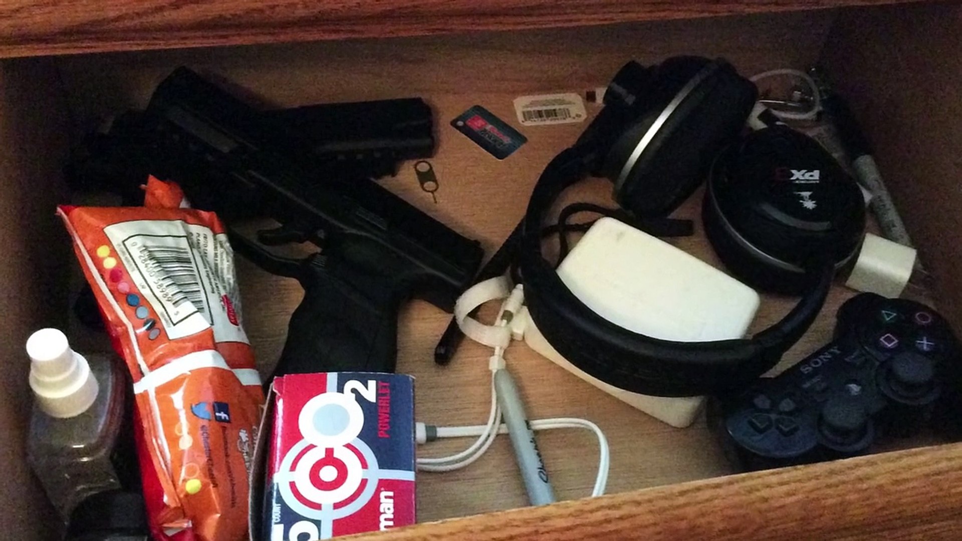 ⁣AWFUL DESK SETUPS - Setup Nightmares #11