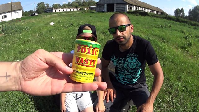 Убийственный Toxic Waste Challenge / УЖАСНО КИСЛЫЙ ЧЕЛЛЕНДЖ ВЫЗОВ EXTREME SOUR CANDY