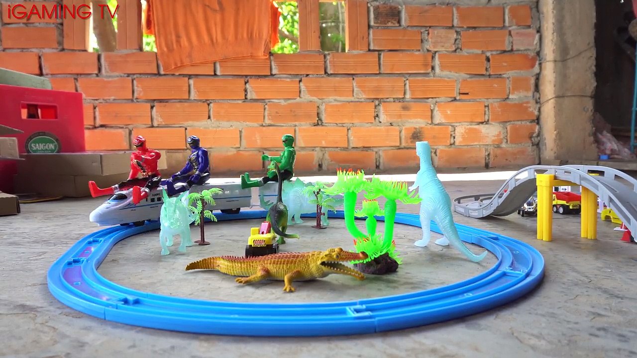 ĐỒ CHƠI SIÊU NHÂN MEGAFORCE ĐI CHƠI TÀU SIÊU TỐC: POWER RANGERS MEGAFORCE TRAIN SUPER SPEED TOYS