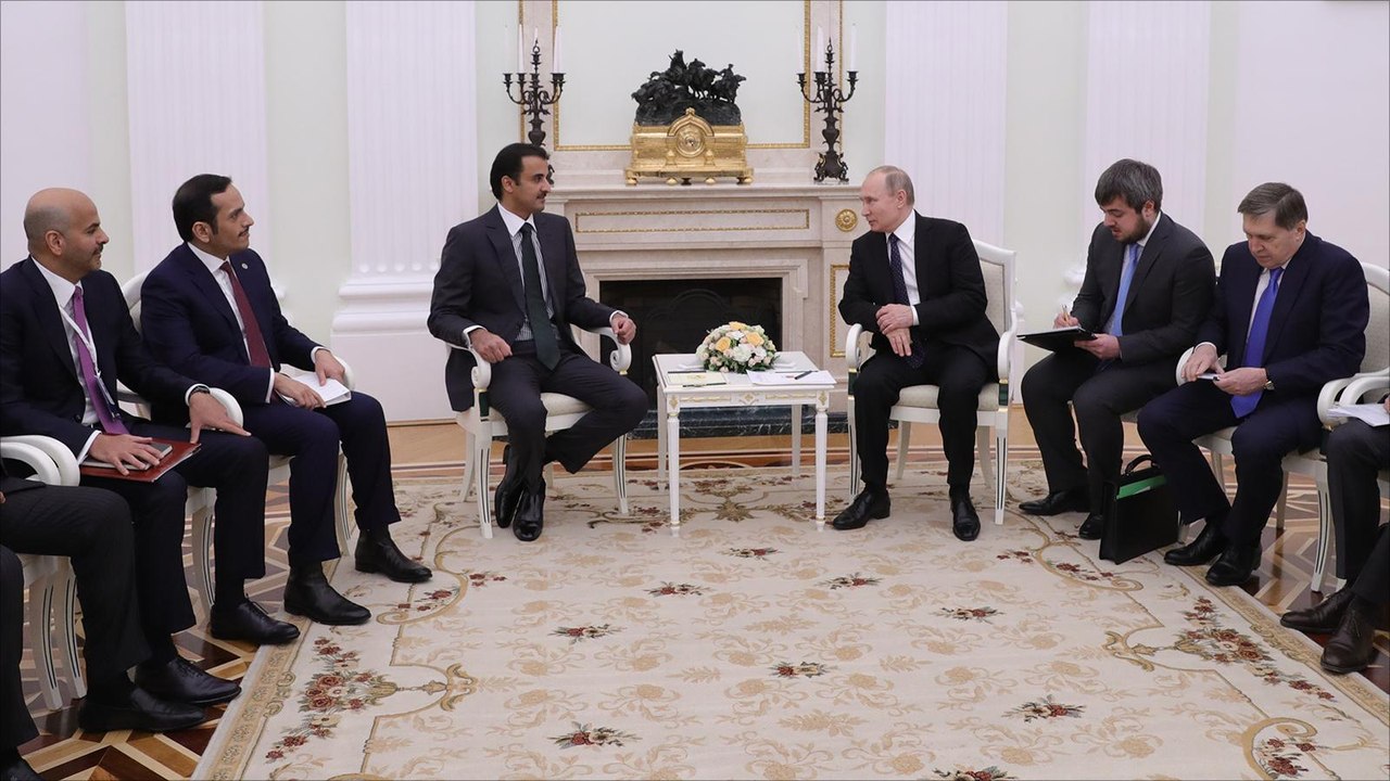أمير قطر والرئيس الروسي يبحثان سبل توطيد العلاقات
