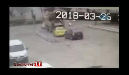 Yer: İstanbul... Lüks araç bir anda havalanıp yayaların arasına uçtu