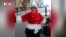 فيديو.. سيدة ترتدى ملابس بألوان علم مصر تناشد المواطنين النزول للتصويت بشبرا