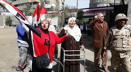 لليوم الثاني سيدة عجوز  انا بحب مصر بمعهد فتيات مصر الجدة