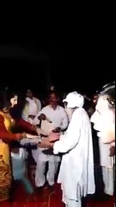 ‫must watch old man doing hot dance with girl