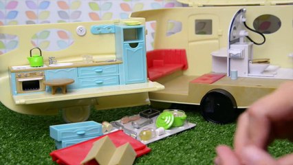 Sylvanian Families Calico Critters Campervan and Red Car Saloon Unboxing Review - Kids Toys