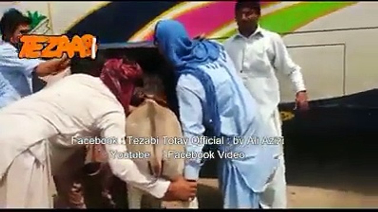tazabi toty funny dong on bus stand