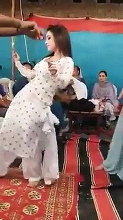 hot 2 girls dance on stege funny parnak