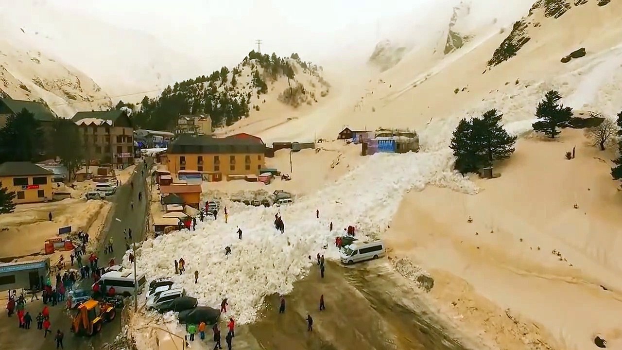 La neige de ce domaine skiable russe est devenue orange et personne n'a d'explication