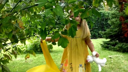 Diana is playing and learn colors with Finger family song 2018 show de diana