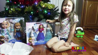 CHRISTMAS IN JULY Disney Frozen Musical Magic Gift Set, Disney Frozen Deluxe Toddler Elsa Anna Dolls