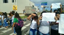 Estudantes protestam por melhorias em escola da Serra