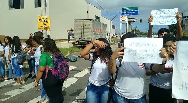 Estudantes protestam por melhorias em escola da Serra