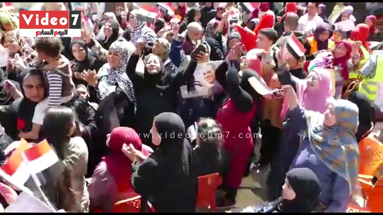 المزمار البلدى يشعل حماس الناخبين أمام اللجان الانتخابية