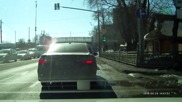 Serrez à droite s'il vous plait, faîtes place #Accident