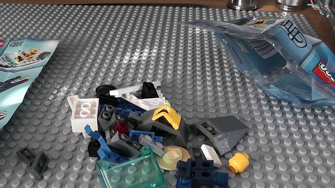 Lego Forest Police Boat Polybag 30017 Review and Build