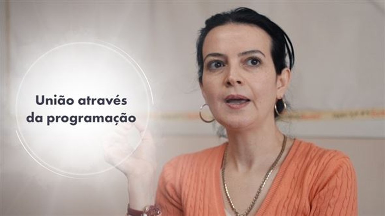 Programadores ensinam refugiados a programar