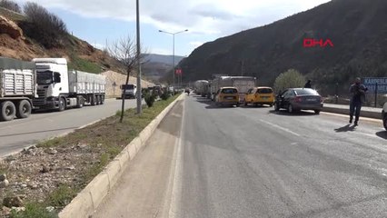 Télécharger la video: Tunceli Pülümür Vadisinde Çıkan Çatışma Nedeniyle Yol Trafiğe Kapatıldı