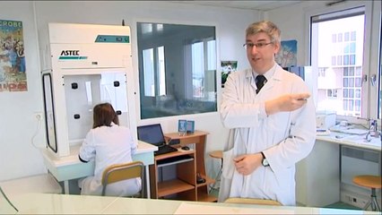 Скачать видео: Des piqûres sans aiguilles pour 2020 ! Fini les pleurs pendant les vaccins