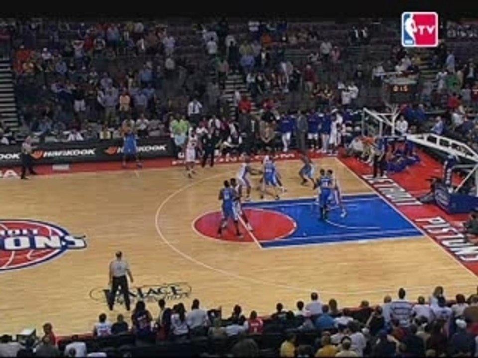 Sheed Wallace égalise du milieu du terrain au buzzer !!