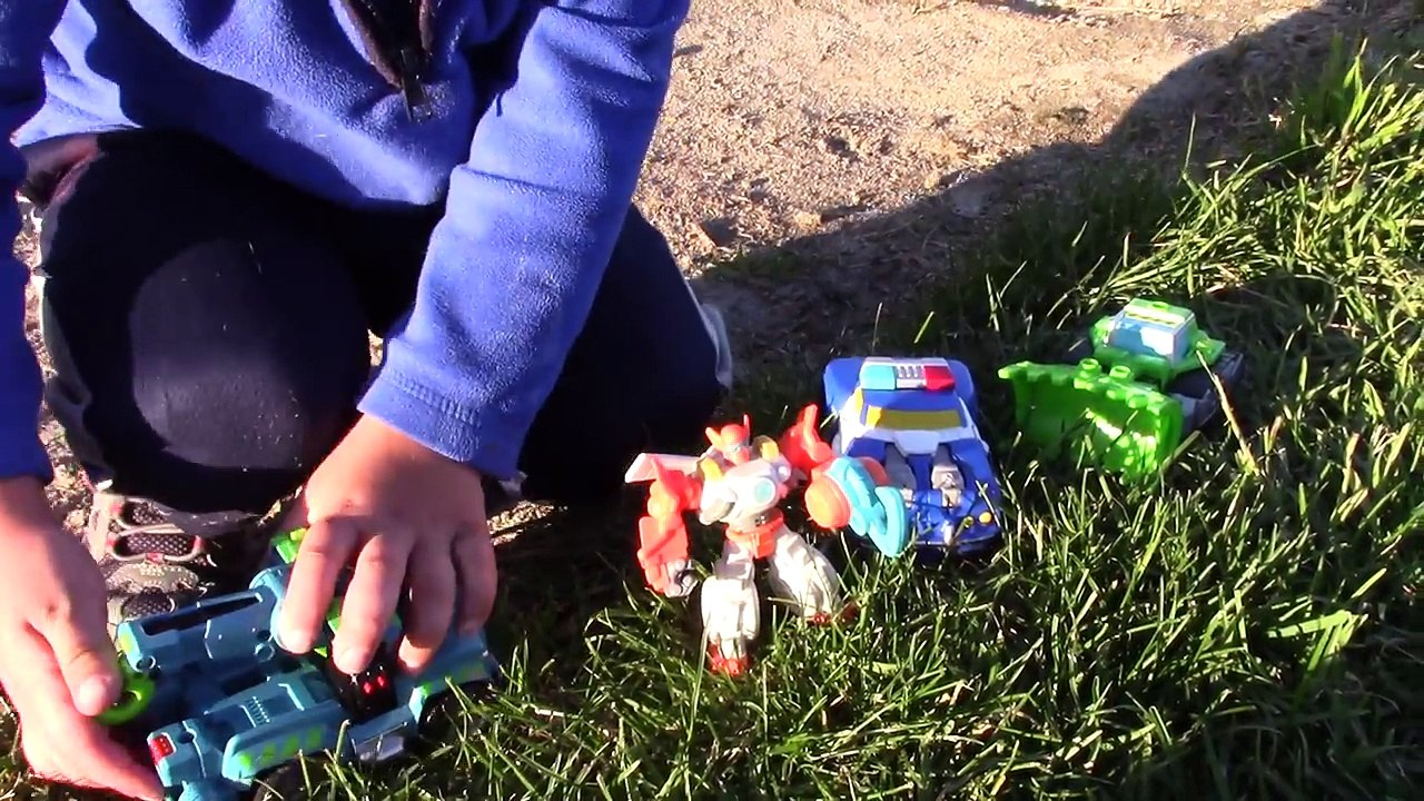 Transformers Rescue Bots Surprise Toy UNBOXING: Tow Truck Hoist Tow-Bot Digging