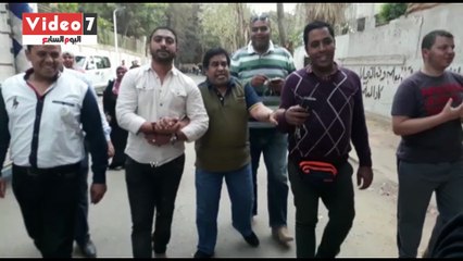 أحمد عدوية يُدلى بصوته فى المعادى ويغنى: سيسى يا عسل