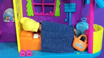 Polly Pocket e Rick viajam de avião para o Resort | Imaginando & brincando