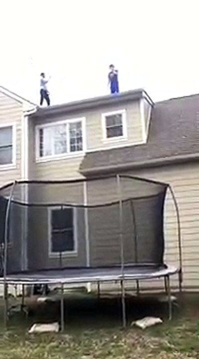 Trampoline - Sauter depuis le toit de sa maison