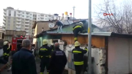Sivas Evinin Yanışını Çaresizce İzledi
