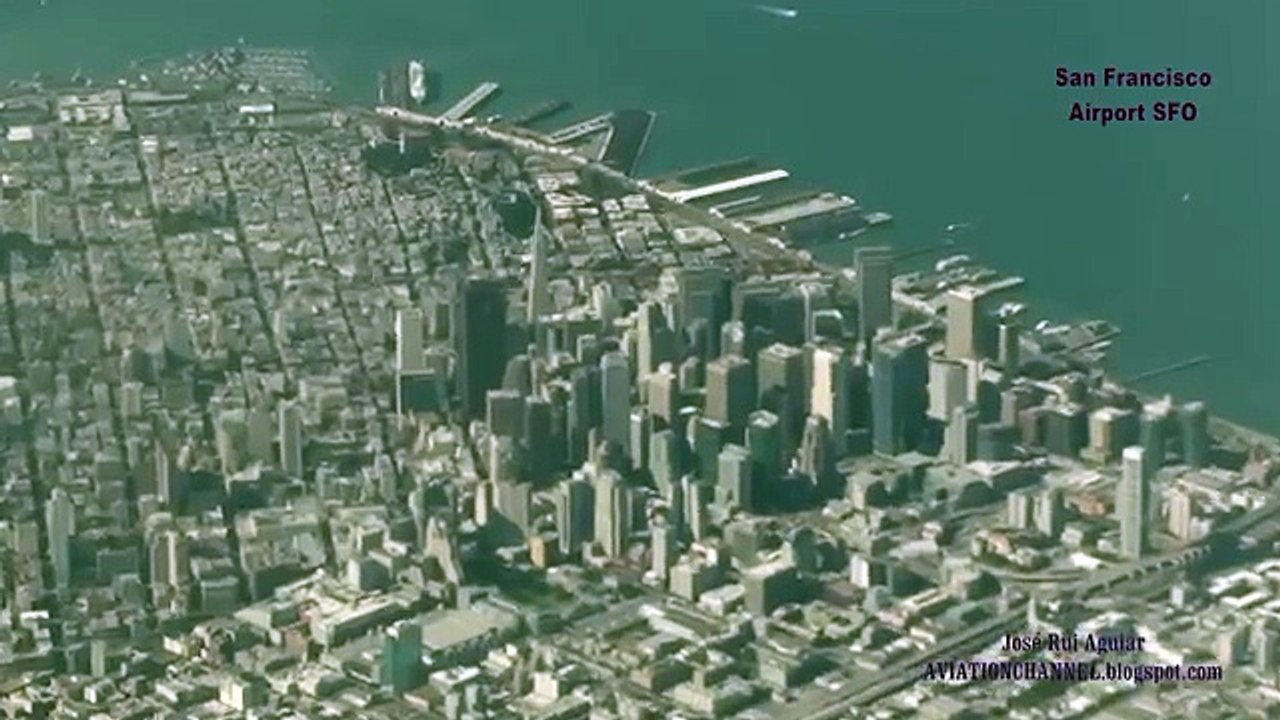 Landing at San Francisco International Airport SFO UNITED Airlines Boeing 747-400 runway 28R