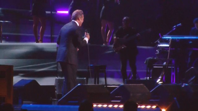 Luis Miguel cumple ante 7.000 personas en su concierto de Acapulco