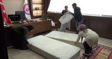 İranlı Turistler, Otelde Yer Bulamayınca Öğretmenevi Müdürünün Makam Odasında Kaldı