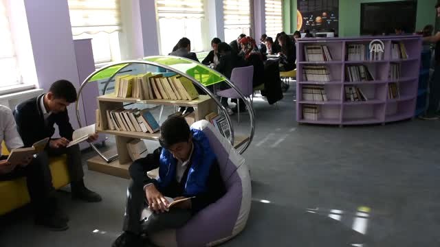 Milli Eğitim Müdürü Canlı, Öğrencilerle Kitap Okudu