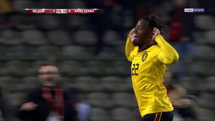 Belgique : Michy Batshuayi mystifie un défenseur saoudien
