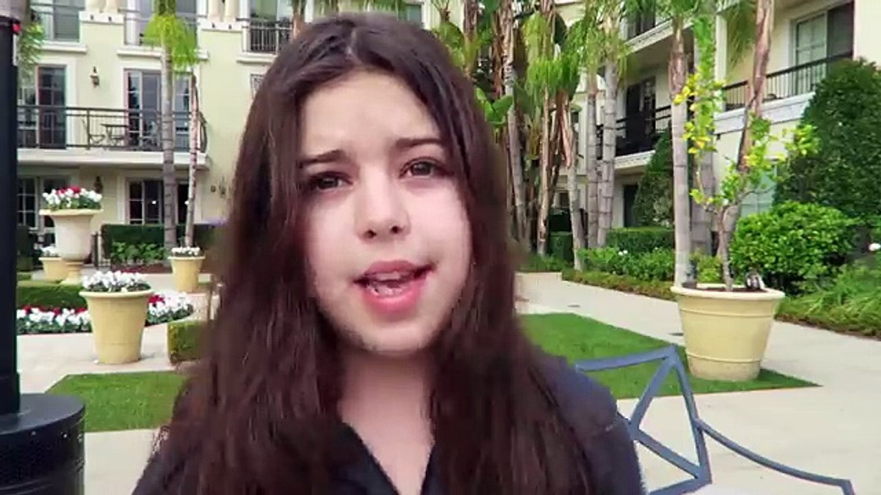 Sophia Grace - Flying With My Sister Belle