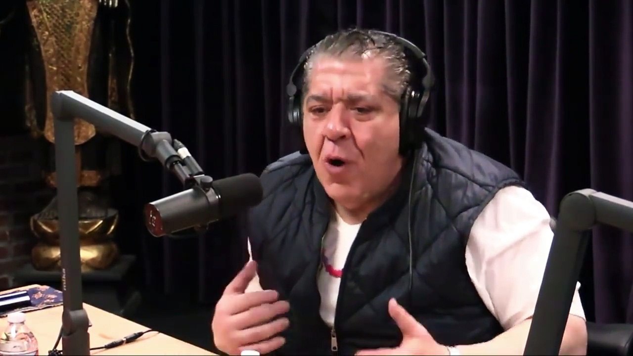 Joe Rogan on Che Guevara T-Shirts "He's a Mass Murderer"