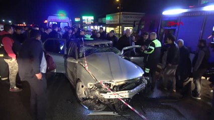 Kocaeli Kırmızı Işıkta Geçen Tır Otomobil ve Minibüse Çarptı: 4 Yaralı