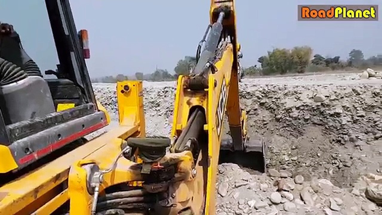 Lazy Driver in JCB Dozer - JCB Dozer Loading Stone In Truck - JCB VIDEO