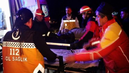 Kamyona çarpan otomobildeki 2 kişi öldü 1 kişi yaralandı