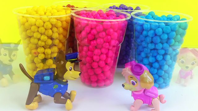 BALAS SURPRESAS COM PIG GEORGE GALINHA PINTAINHA PATRULHA CANINA BRINQUEDOS em Português