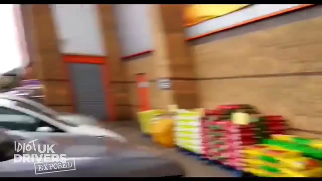 Disabled Man confronts Range Rover driver for parking in disabled bay. Road Rage. UK. Oh boy, I wish I was there